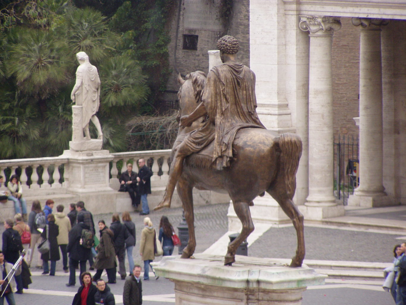 фото вида на статую Марка Аврелия