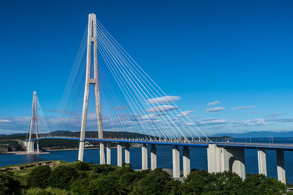 протяженность моста на остров русский
