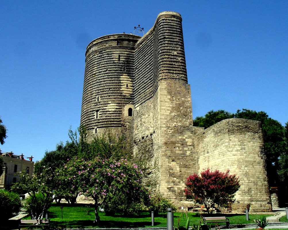 фото Девичьей башни в Баку
