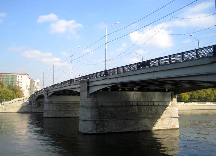 фото под Новоспасским мостом в Москве