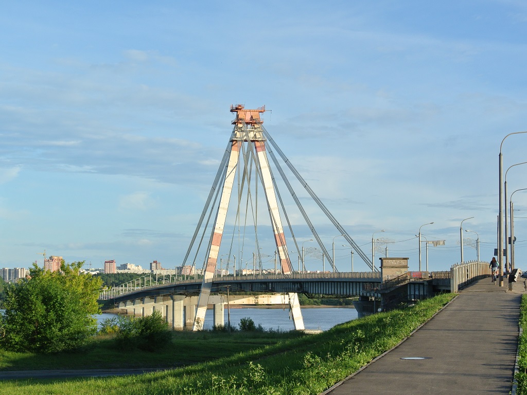 фотография пилона Октябрьского моста в Череповце