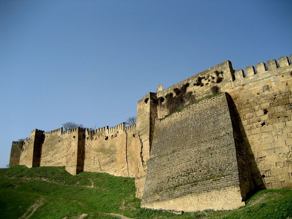 фото стены крепости Нарын-Кала