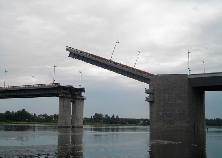 Проект одноарочного моста через неву принадлежал