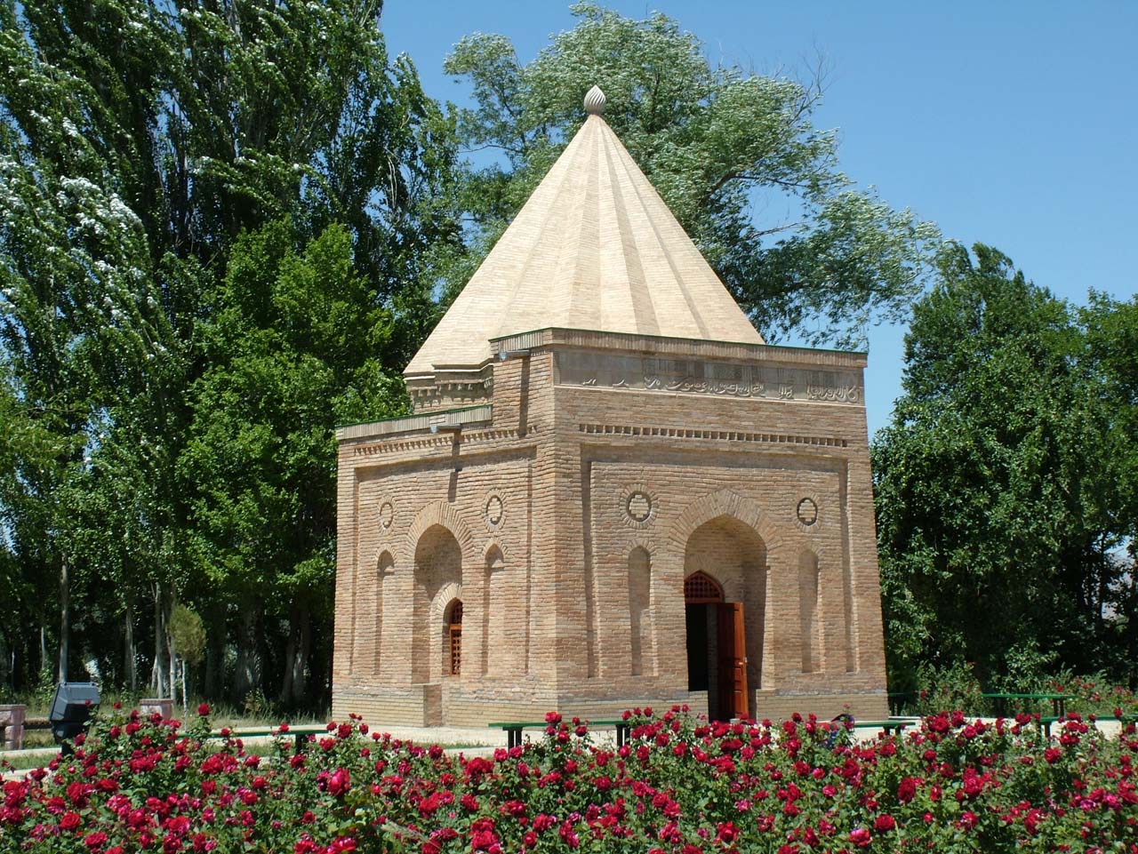 Мавзолей Бабаджа-хатун