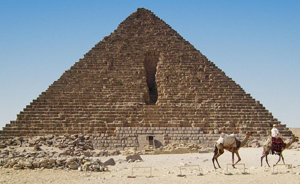Египетская пирамида Менкаура