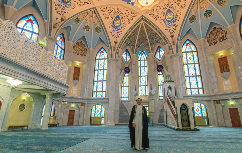 Двери мечети открыты для посетителей