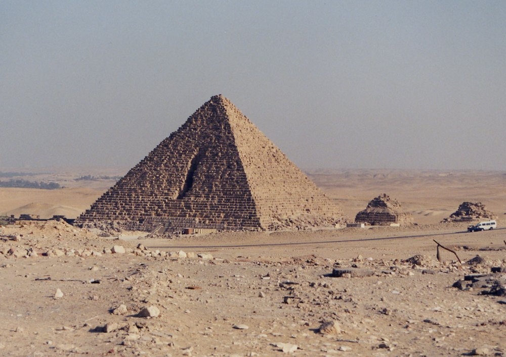 Пирамида Микерина в Египте