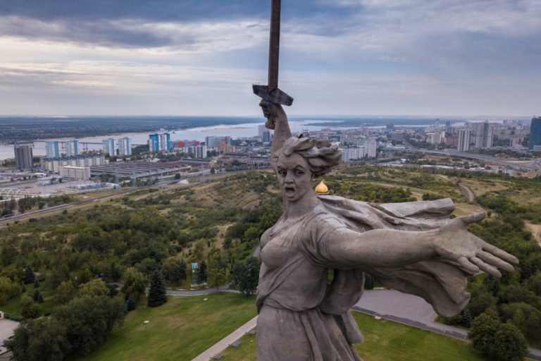 Памятник мамаев курган в волгограде фото