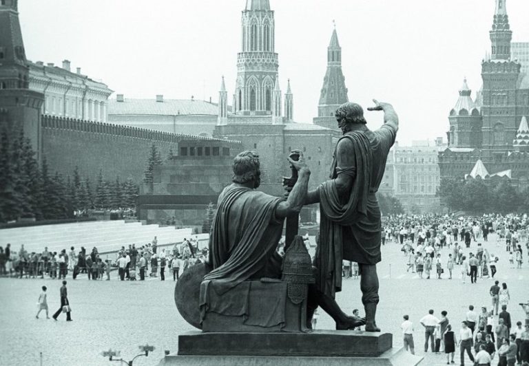 Памятник Минину и Пожарскому в Москве: история, описание, интересные факты