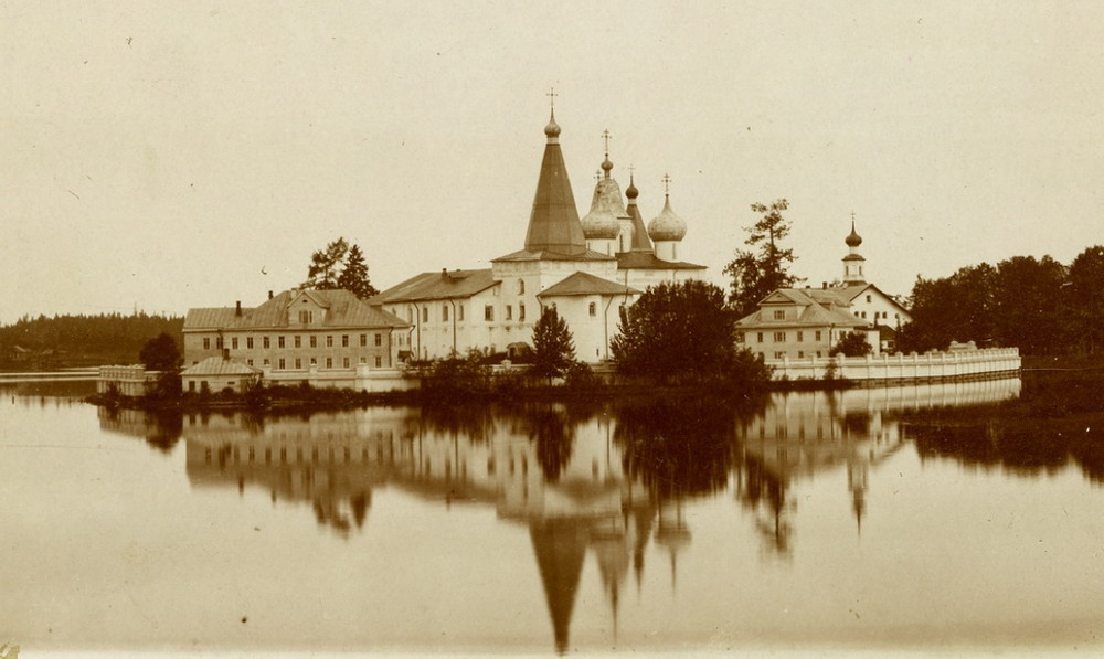 Монастырь в Холмогорском районе