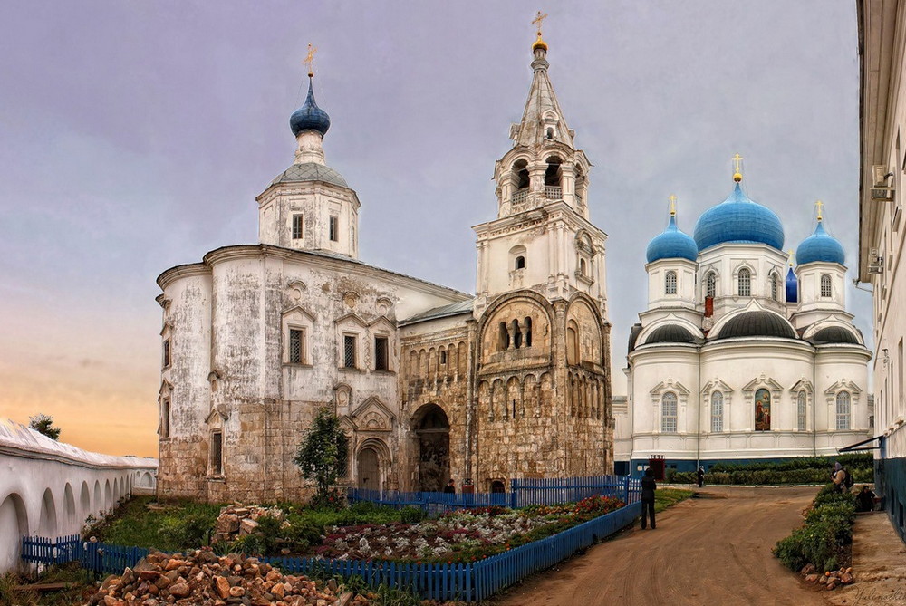 Территория монастыря