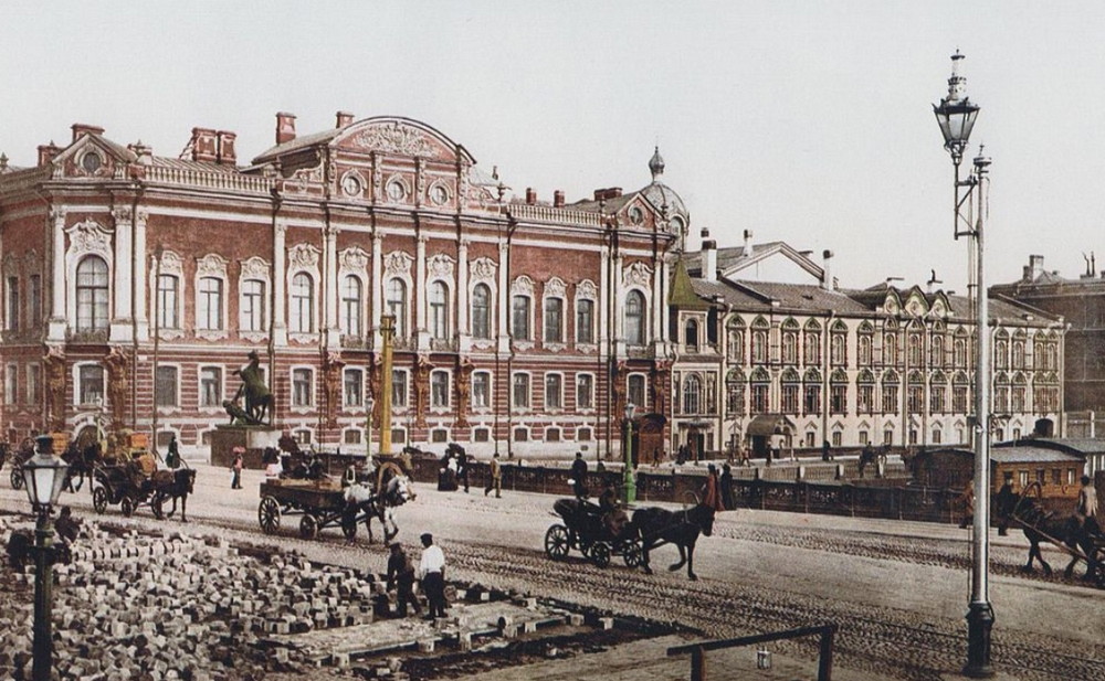 Дворец в 1890-е годы