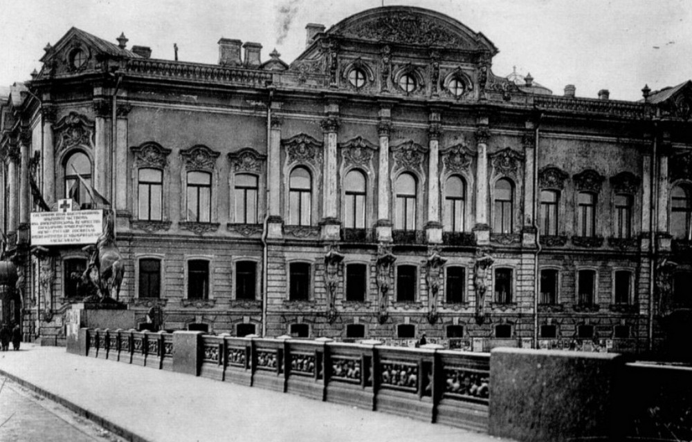Фото дворца из архива
