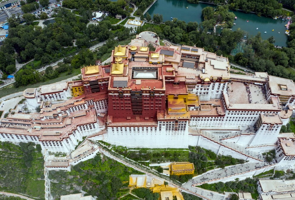 Гигантское архитектурное сооружение Тибета